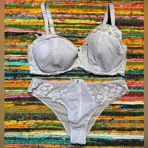 Adore Me Light Grey Lace Lingerie Set – Bra 38DD & Panty Large